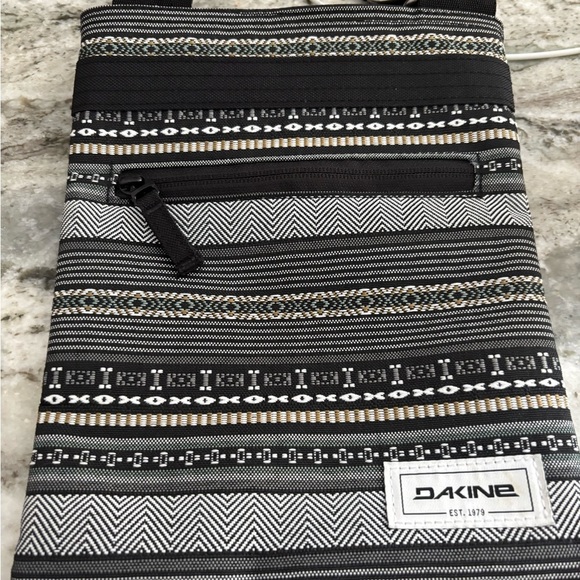 Dakine Handbags - Dakine Jive Black and White Patterned Crossbody NWOT